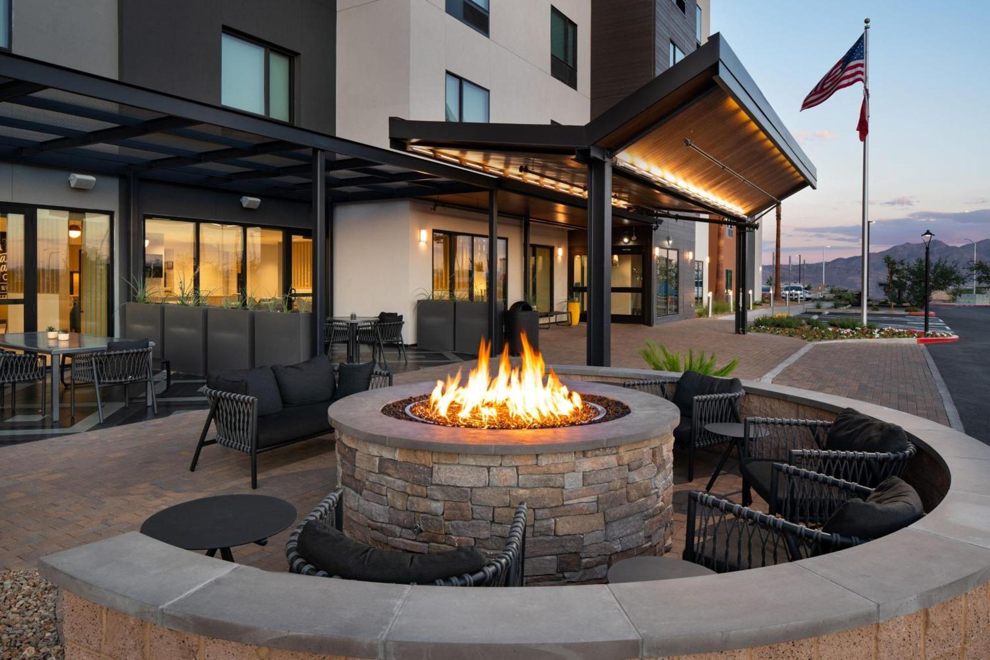 Towneplace Suites By Marriott Las Vegas North I-15 Экстерьер фото